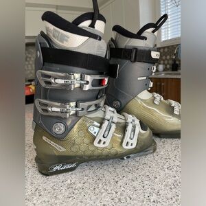 Ladie’s Solomon Rush X Alpine Ski boots